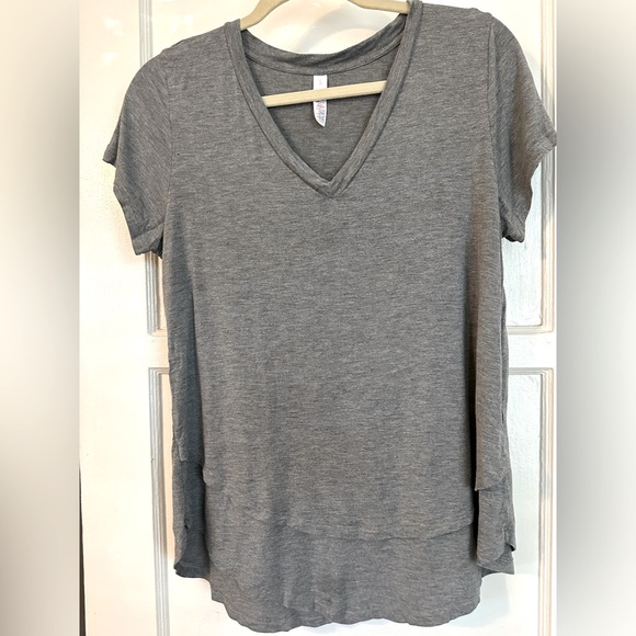 Latched Mama V-Neck Boyfriend Nursing Tee - Grey - Size XS - Picture 1 of 5